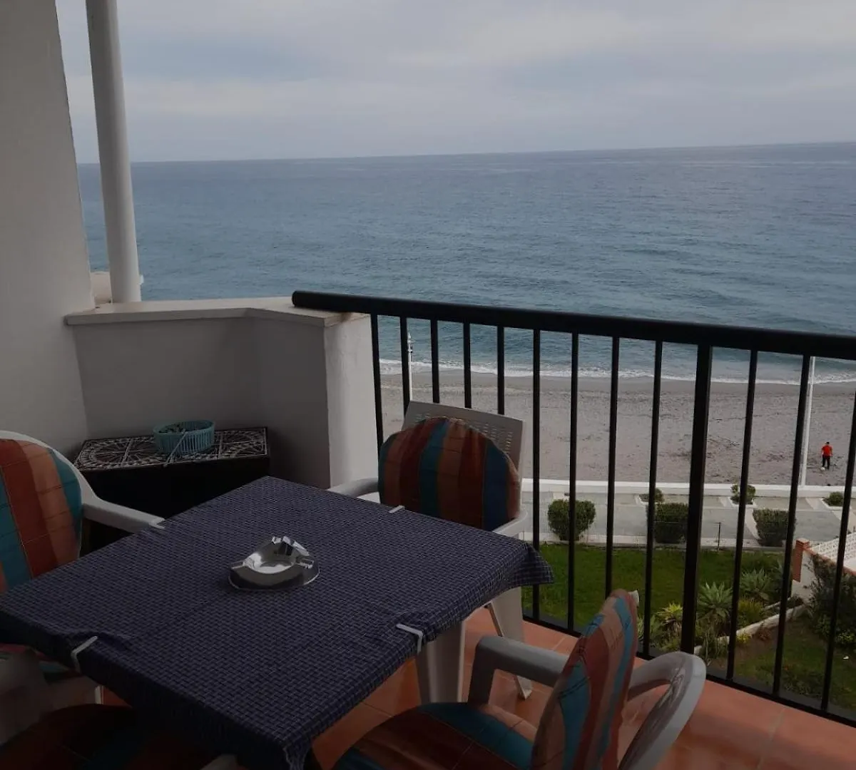 Precioso Apartamento Frontal Al Mar Nerja Apartment